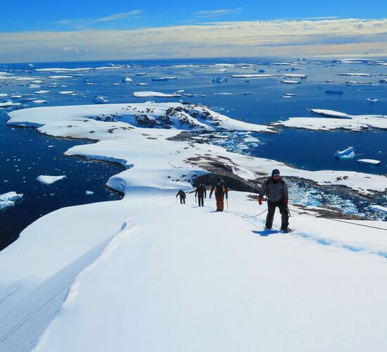 Nordspitzbergen Basecamp - Kajakfahren, Schneeschuhwandern, Wandern & Fotoworkshop © Antarktis Basecamp